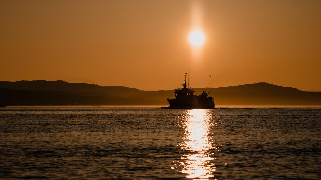 На судне "Айсберг", следовавшем из Приморья в Южную Корею, вспыхнул пожар