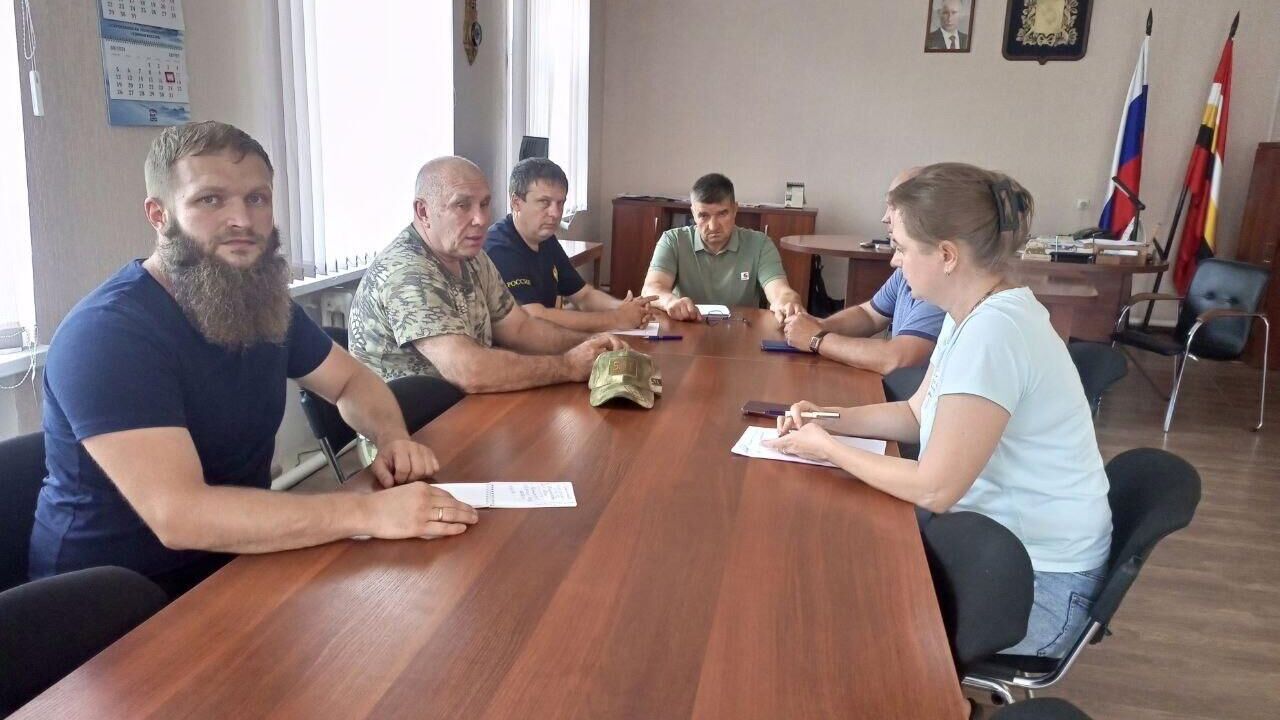 Администрация Льговского района совместно с межрайонной прокуратурой провела совещание по взаимодействию и согласованию со всеми оперативными службами Льговского района. 10 августа 2024 - РИА Новости, 1920, 10.08.2024