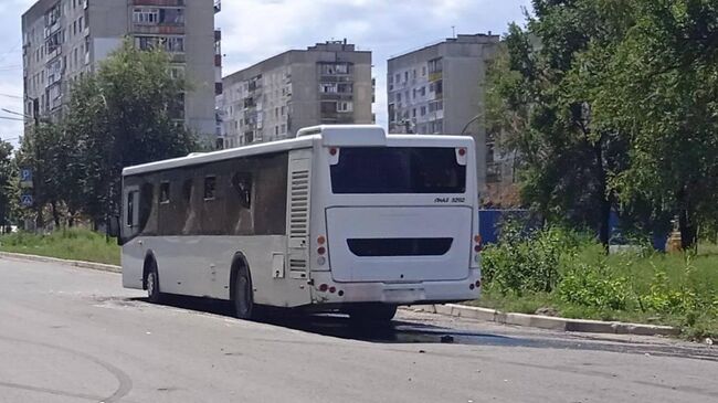 Последствия обстрела автобуса в Лисичанске