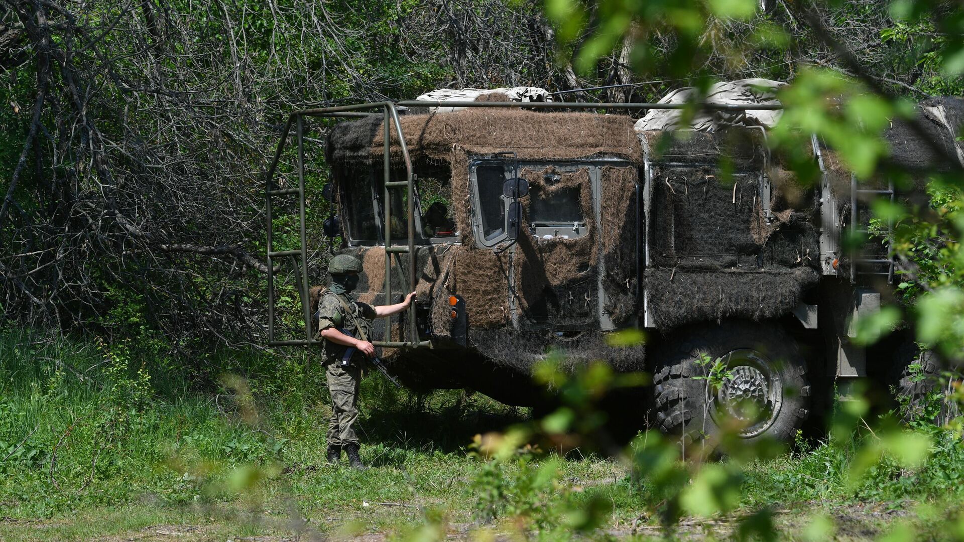 Оперативно-тактический ракетный комплекс Искандер М Вооруженных сил России в зоне проведения специальной военной операции  - РИА Новости, 1920, 17.08.2024