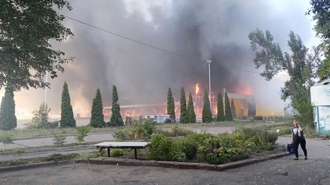 Удар ВСУ по гипермаркету Галактика в Донецк