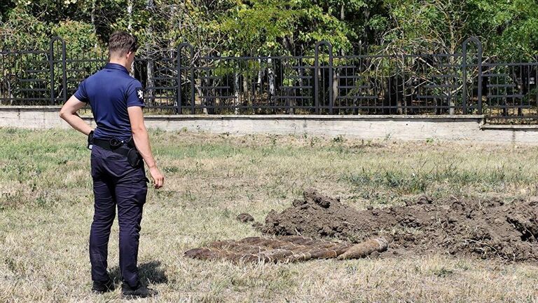 Cклад боеприпасов времен Великой Отечественной войны, найденный на территории воинского кладбища в Шерпенах в Молдавии