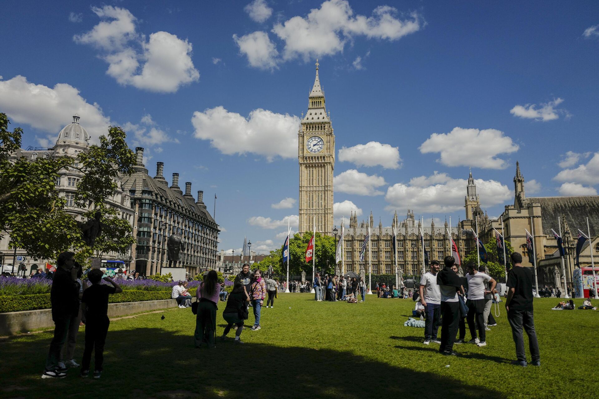 Парламентская площадь в Лондоне Парламентская площадь в Лондоне - РИА Новости, 1920, 11.06.2025