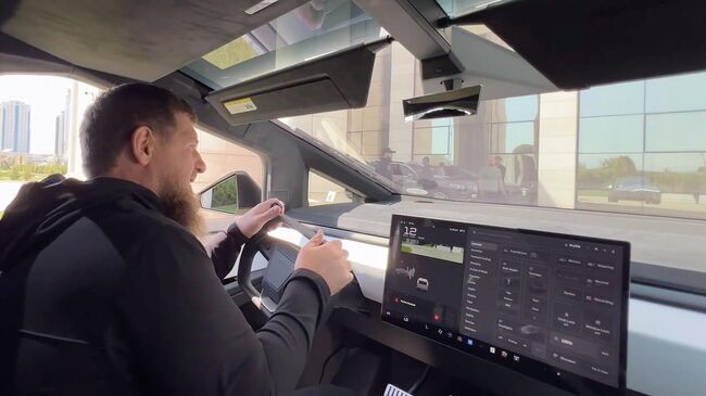 Рамзан Кадыров за рулем электромобиля Tesla Cybertruck