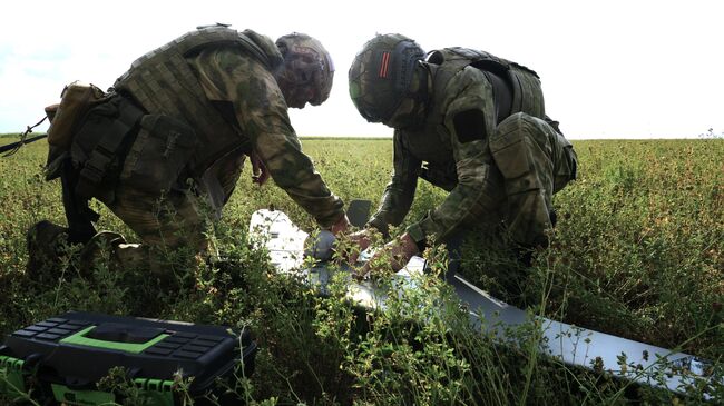 Техники готовят борт к полету