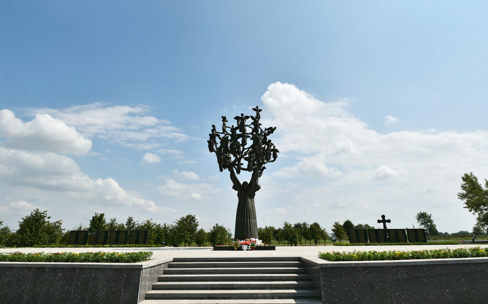 Мемориальное кладбище Город ангелов в Беслане - РИА Новости, 1920, 20.08.2024