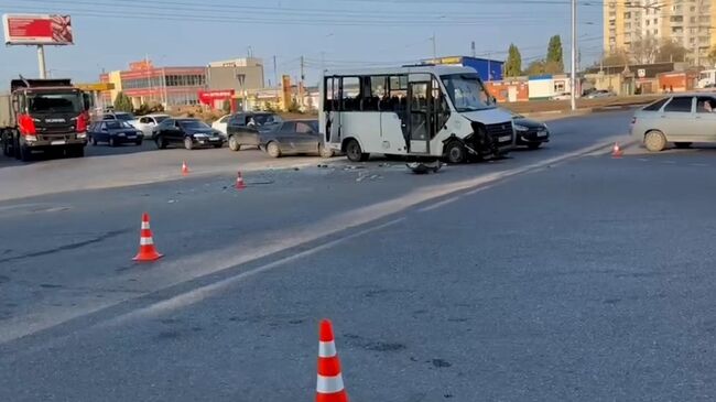 Видео с места ДТП с участием маршрутки в Саратове