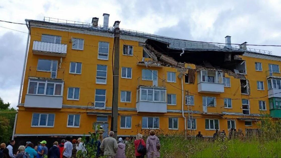 Место взрыва газовоздушной смеси в многоквартирном доме в пермском Кизеле - РИА Новости, 1920, 22.08.2024