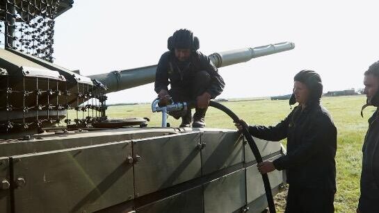 Военнослужащие Восточного военного округа апробировали новейший бронированный автотопливозаправщик в ходе российско-монгольского учения Селенга-2024 - РИА Новости, 1920, 22.08.2024