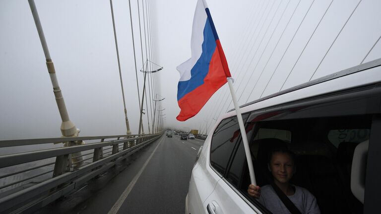 Автопробег, приуроченный к празднованию Дня Государственного флага России, от мемориала Боевая Слава Тихоокеанского флота до Новосильцевской береговой батареи на острове Русский