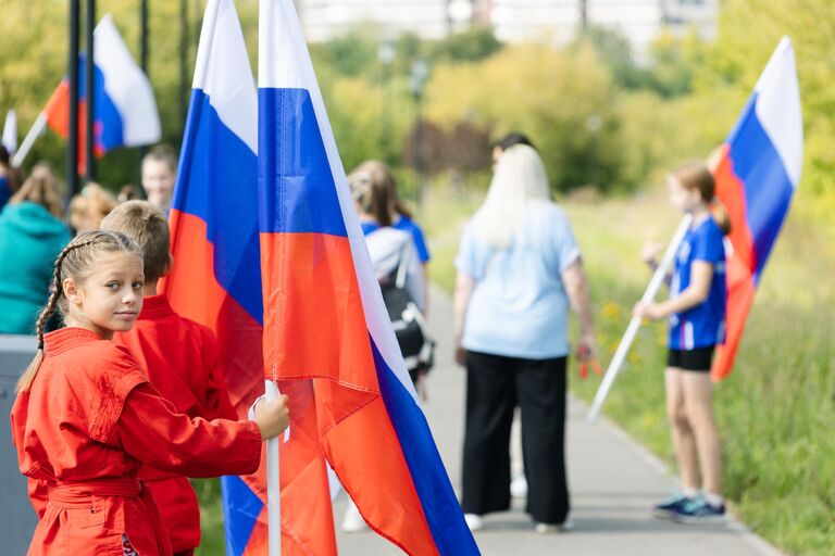 Участники забега, приуроченного к празднованию Дня Государственного флага России, в Иванове