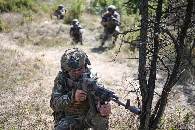 Российские военнослужащие Российские военнослужащие