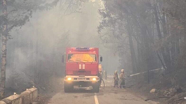 Ликвидация лесного пожара в горном ущелье Гоначхир в Карачаево-Черкесии. 22 августа 2024 - РИА Новости, 1920, 22.08.2024