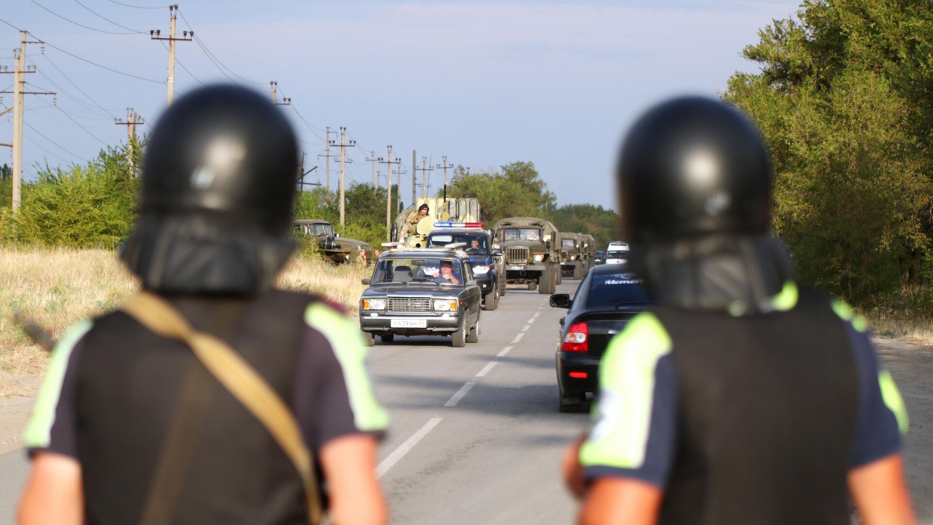 Военная техника движется в сторону исправительной колонии № 19 в Волгоградской области, где заключенные захватили заложников - РИА Новости, 1920, 24.08.2024