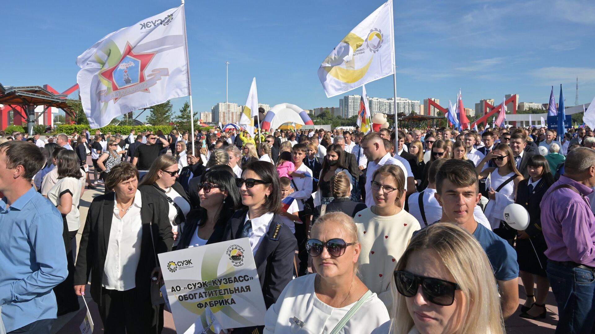 Участники торжественного шествия, посвященного Дню шахтера в Кемерове, работники АО СУЭК-Кузбасс - РИА Новости, 1920, 25.08.2024