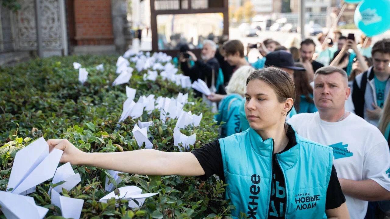 Новые люди проводят мирную акцию у посольства Франции в Москве в поддержку основателя Telegram Павла Дурова - РИА Новости, 1920, 25.08.2024