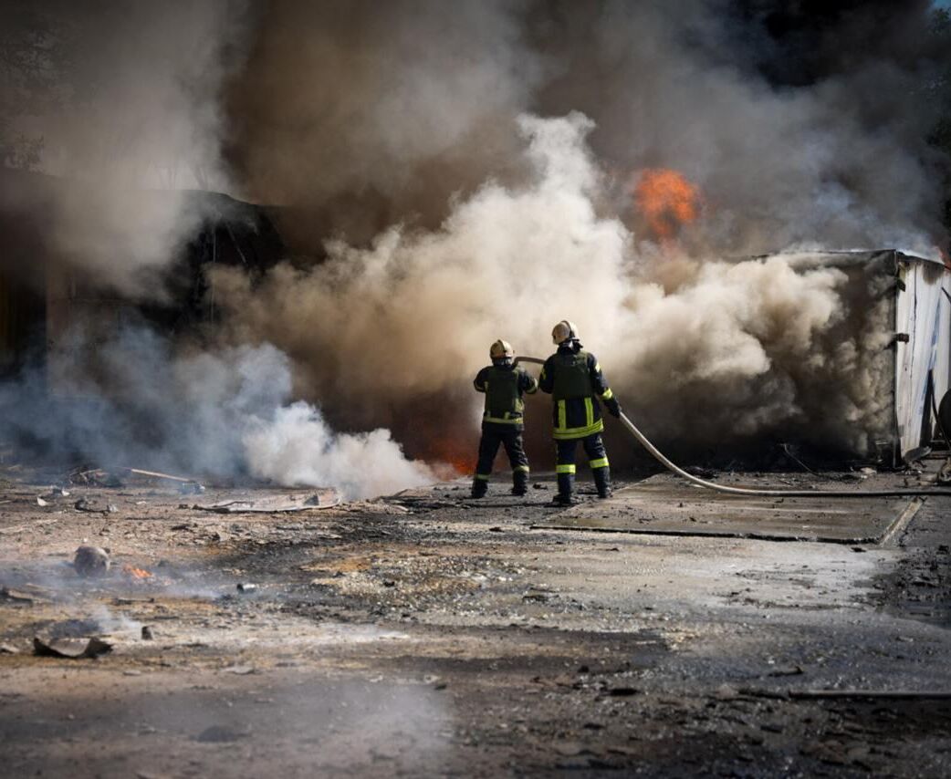 Украинские пожарные на месте пожара Украинские пожарные на месте пожара - РИА Новости, 1920, 11.06.2025