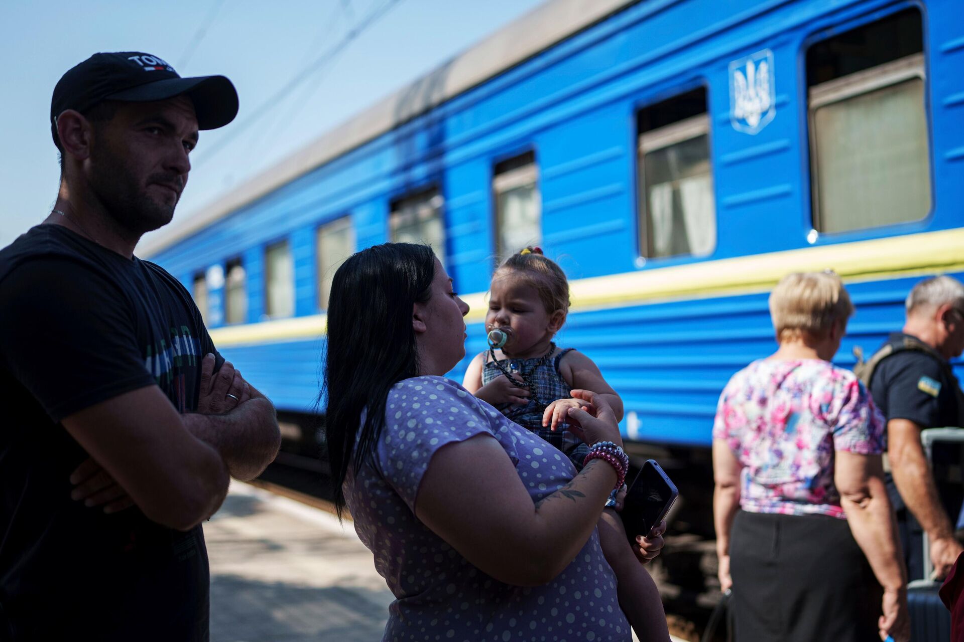 Эвакуация жителей Красноармейска (украинское название - Покровск) - РИА Новости, 1920, 31.10.2024