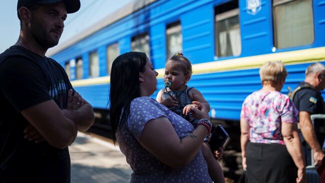 Эвакуация жителей Красноармейска (украинское название - Покровск)