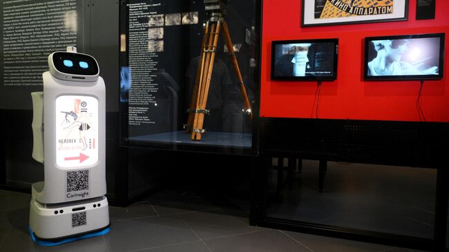 Киноробот-экскурсовод в Музее кино на ВДНХ