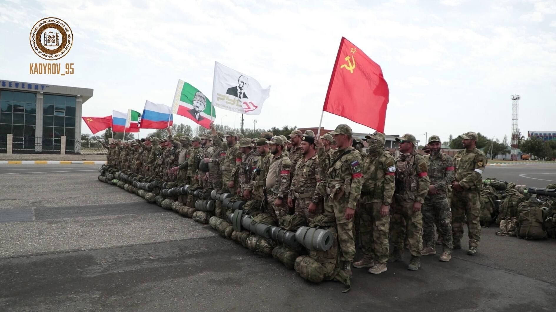 Группа добровольцев, прошедших подготовку на базе РУС, выдвинулась из Чечни в зону проведения СВО - РИА Новости, 1920, 28.08.2024