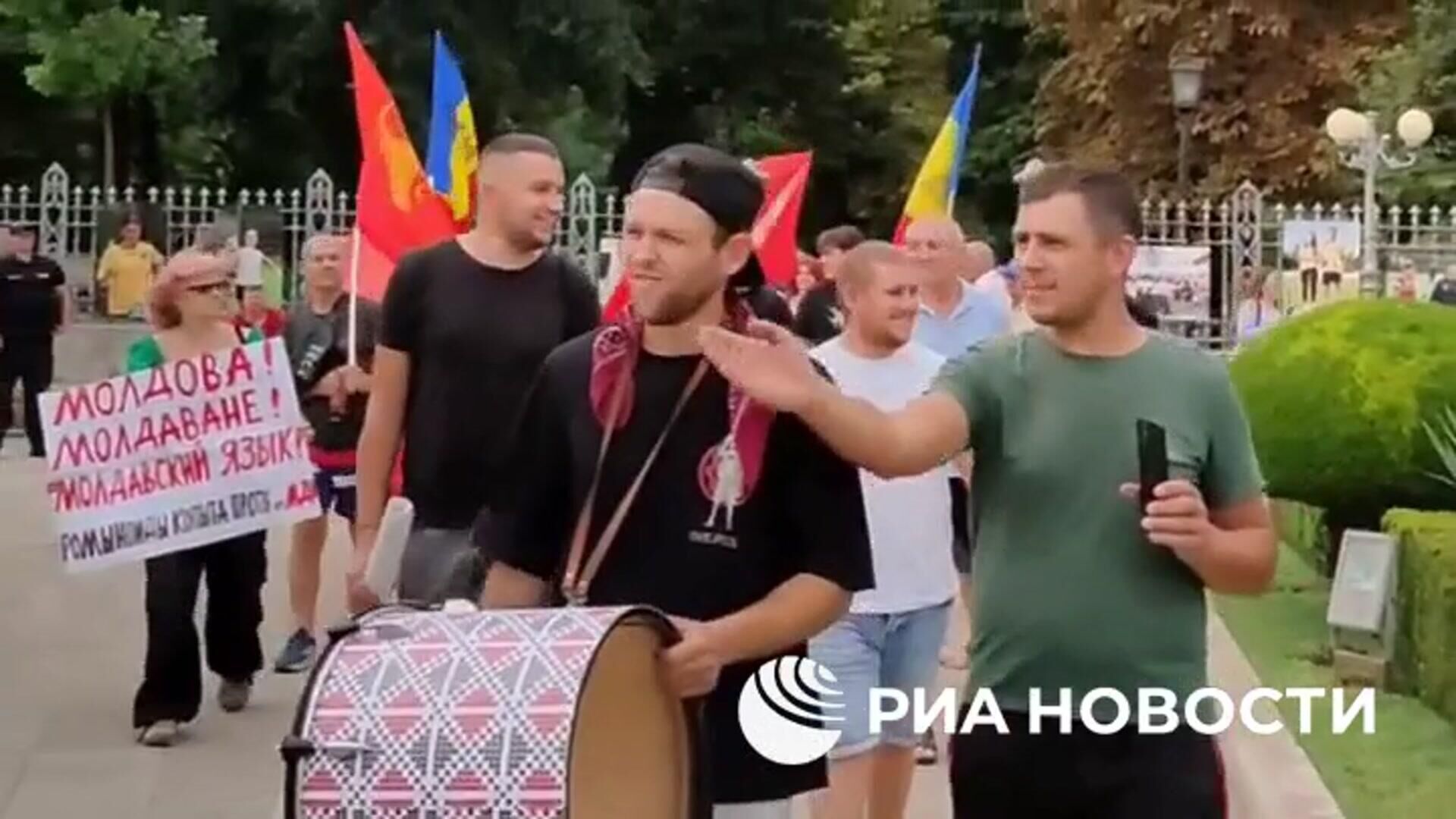 Митинг против объединения Молдавии и Румынии в центре Кишинева - РИА Новости, 1920, 31.08.2024