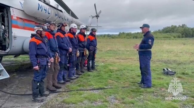 Вертолет Ми-8 МЧС России вылетел на место крушения воздушного судна на Камчатке 