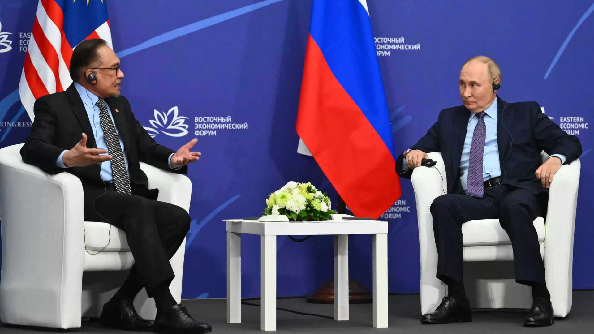 Президент России Владимир Путин и премьер-министр Малайзии Анвар Ибрагим - РИА Новости, 1920, 14.05.2025