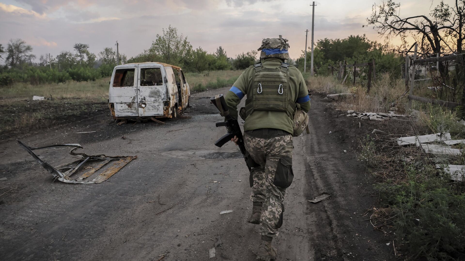 Украинский военный под Часовым Яром - РИА Новости, 1920, 06.09.2024