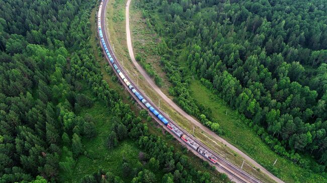 Поезд на Транссибирской железнодорожной магистрали 