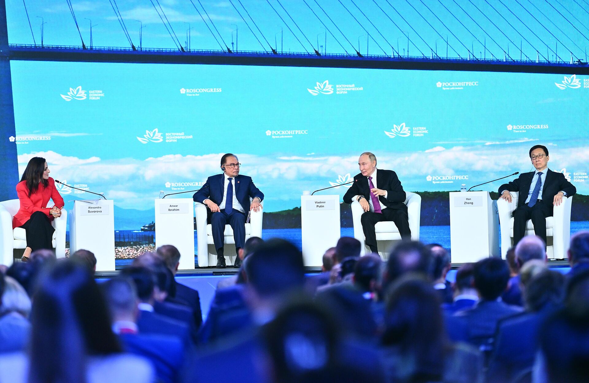 Президент России Владимир Путин на пленарной сессии Восточного экономического форума - РИА Новости, 1920, 05.09.2024