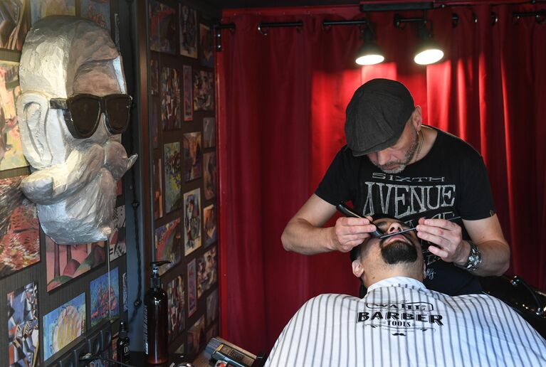 Передвижной барбершоп Boy Cut Barber Truck в Москве