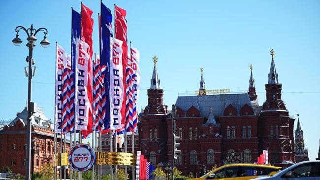 Праздничное украшение Москвы в честь Дня города