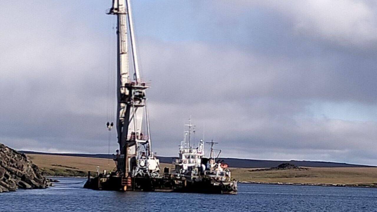 Плавучий кран из-за шторма затонул в Карском море в Красноярском крае - РИА Новости, 1920, 07.09.2024