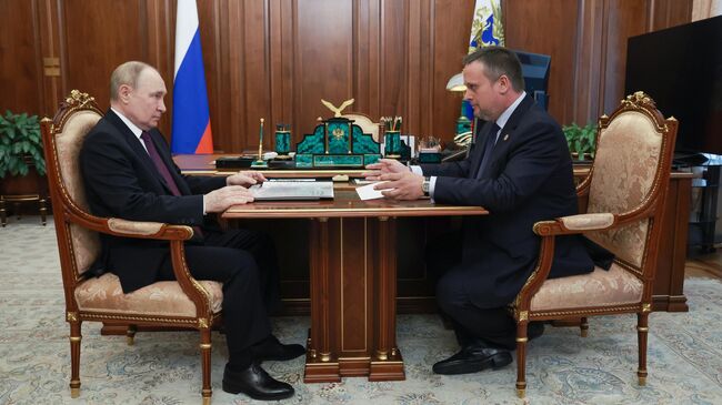 Президент РФ Владимир Путин и губернатор Новгородской области Андрей Никитин во время встречи. 9 сентября 2024
