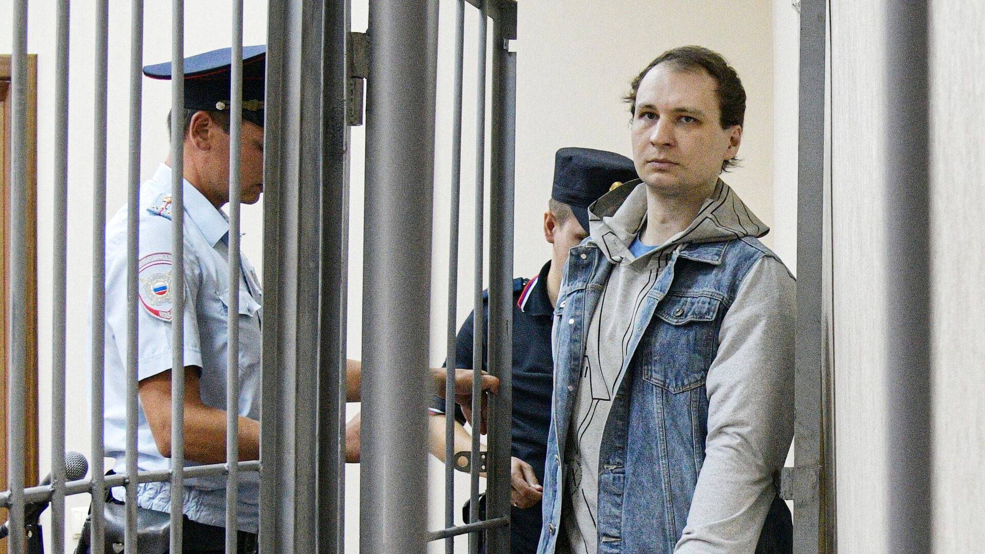 Гражданин США Роберт Гилман, в отношении которого возбуждено уголовное дело о применении насилия к сотруднику полиции, на заседании в Центральном районном суде Воронежа Гражданин США Роберт Гилман, в отношении которого возбуждено уголовное дело о применении насилия к сотруднику полиции, на заседании в Центральном районном суде Воронежа - РИА Новости, 1920, 14.10.2025