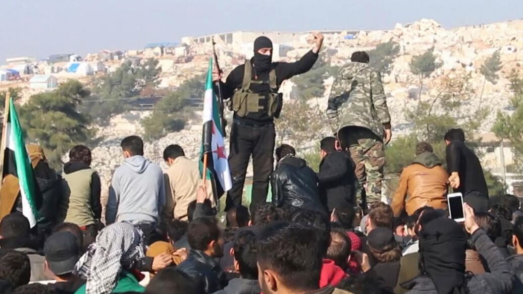 © AP Photo / APTN<br>Боевики террористической организации 