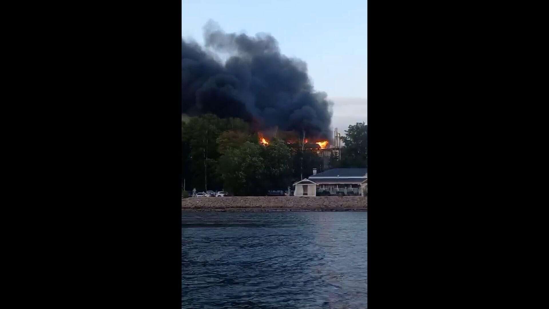 Пожар в здании бывшего спорткомплекса в Петроградском районе Петербурга - РИА Новости, 1920, 10.09.2024