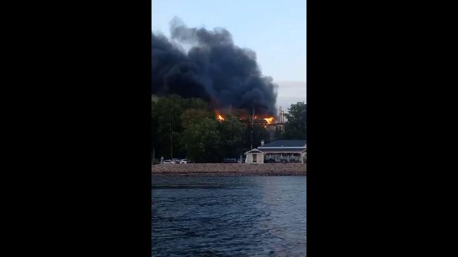 Пожар в здании бывшего спорткомплекса в Петроградском районе Петербурга