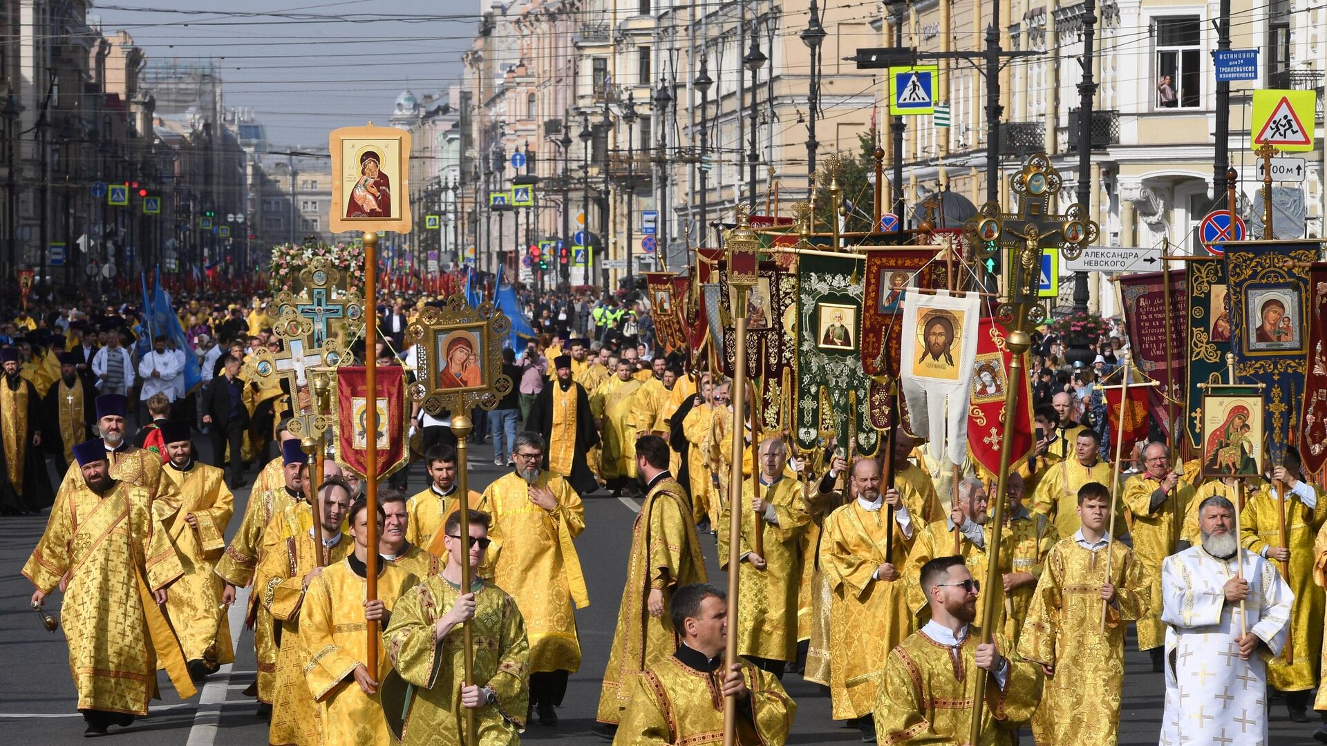 Крестный ход в честь 300-летия перенесения мощей святого благоверного князя Александра Невского в Санкт-Петербург - РИА Новости, 1920, 12.09.2024