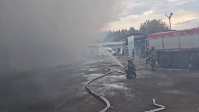 Ликвидация пожара в цехах по производству резино-технических изделий в поселке Скоропусковской в Подмосковье. 12 сентября 2024