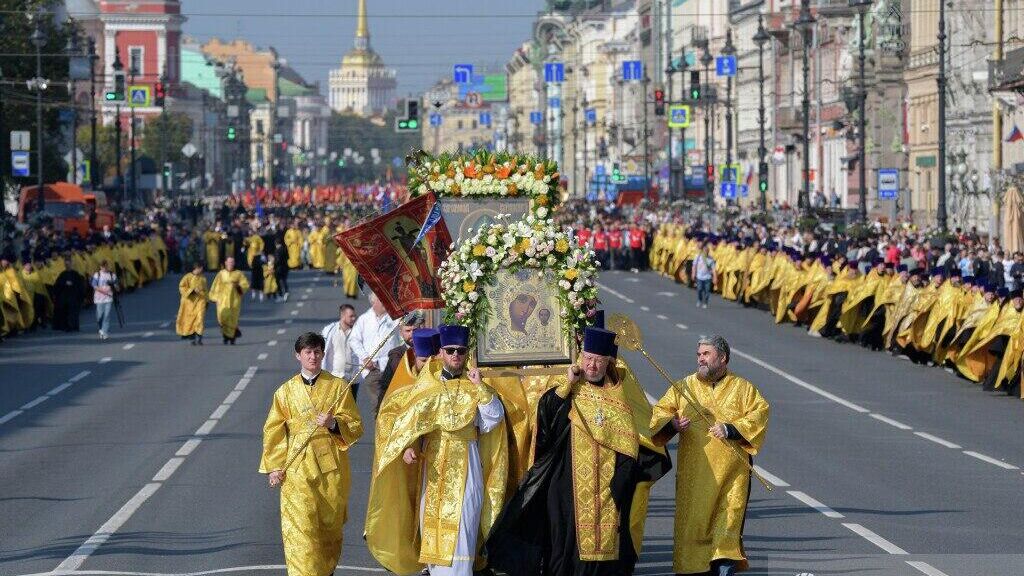 Крестный ход по Невскому проспекту в день перенесения мощей Александра Невского - РИА Новости, 1920, 13.09.2024