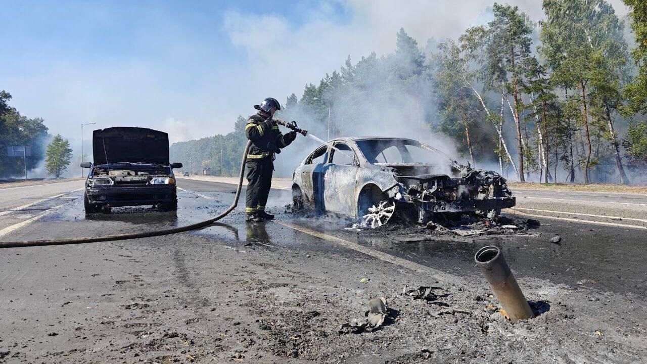 Последствия атаки ВСУ на участке автодороги в Шебекинском городском округе - РИА Новости, 1920, 14.09.2024