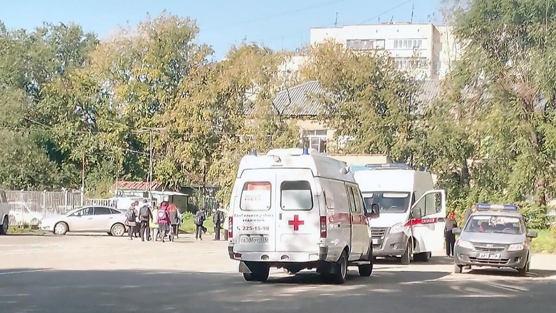 Обстановка возле школы в Челябинске, где школьник с молотком напал на учеников и педагогов - РИА Новости, 1920, 16.09.2024