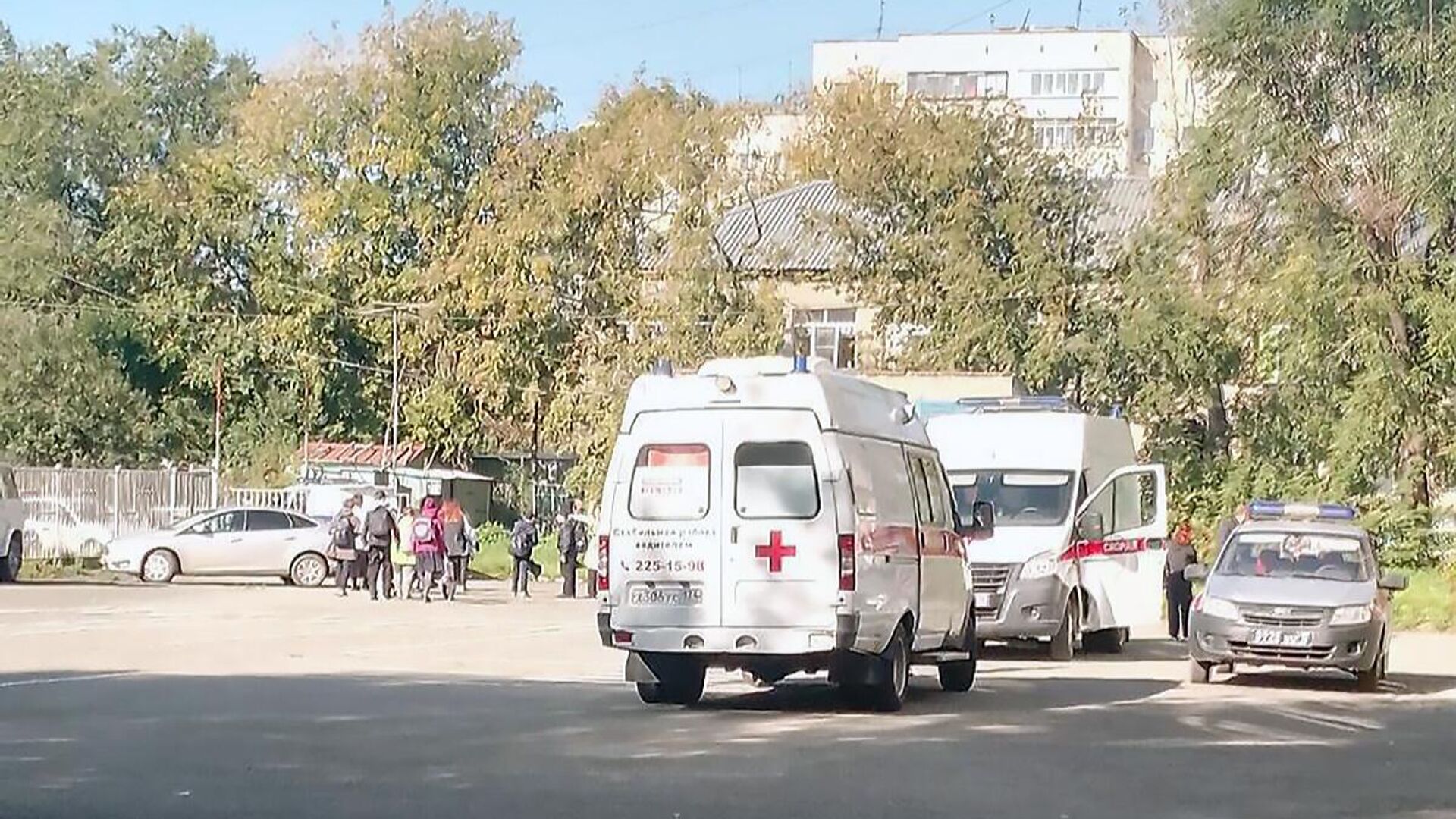 Обстановка возле школы в Челябинске, где школьник с молотком напал на учеников и педагогов - РИА Новости, 1920, 17.09.2024