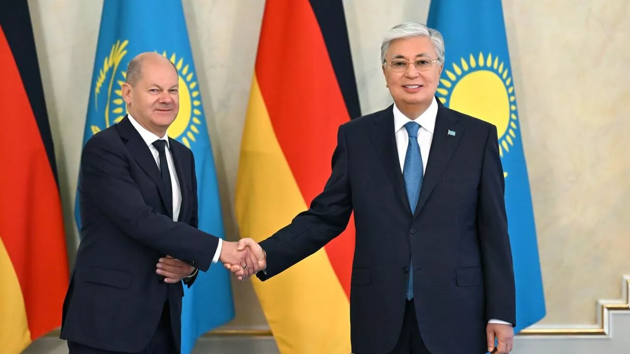 Kassym-Jomart Tokayev và Olaf Scholz trong cuộc gặp Kassym-Jomart Tokayev và Olaf Scholz trong cuộc gặp - RIA Novosti, 1920, 16/09/2024