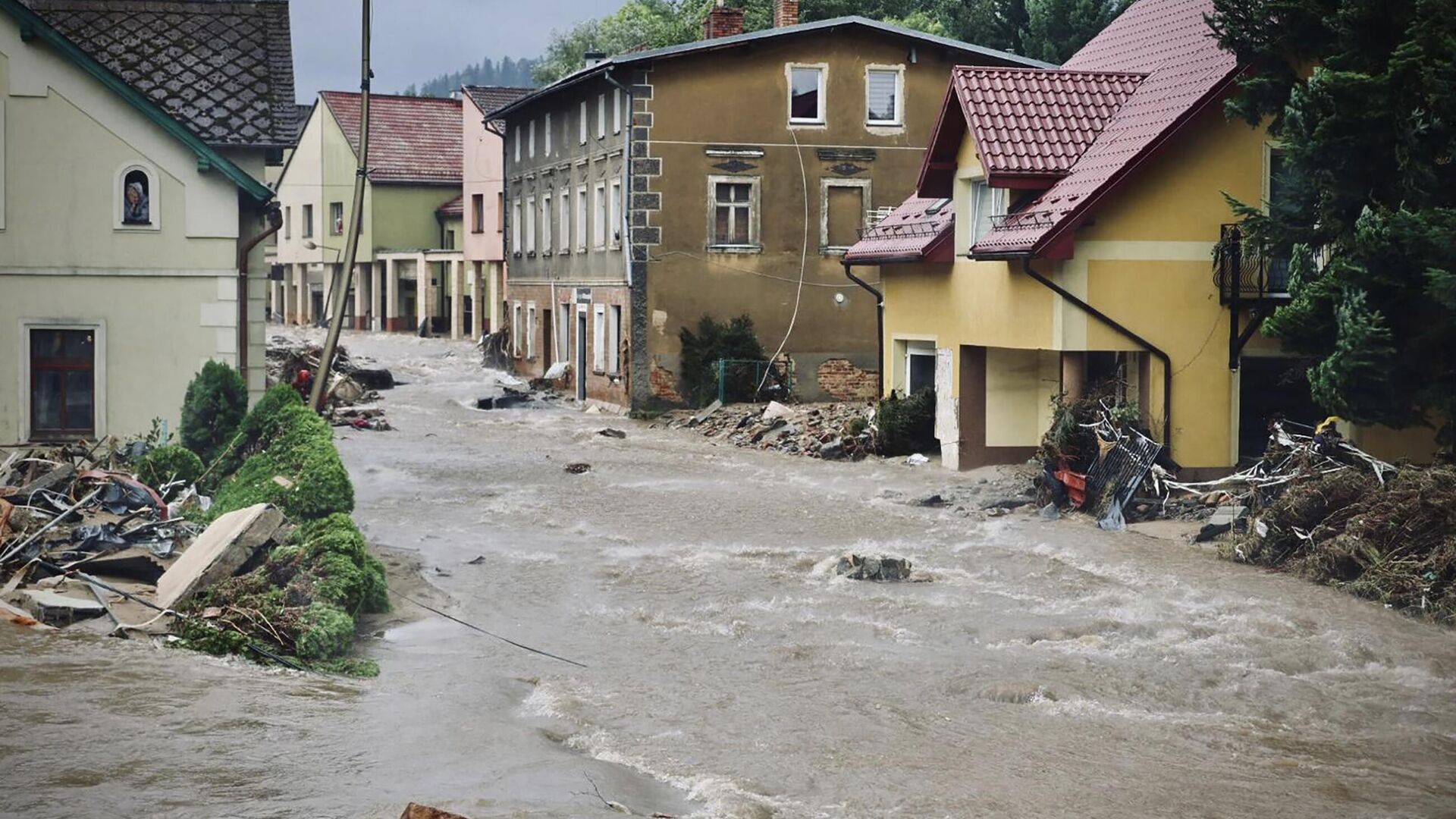 Затопленная улица в городе Ныса на юго-западе Польши - РИА Новости, 1920, 21.09.2024