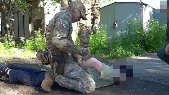 Задержание сотрудниками ФСБ по Хабаровскому краю жителя Комсомольска-на-Амуре, обвиняемого в госизмене