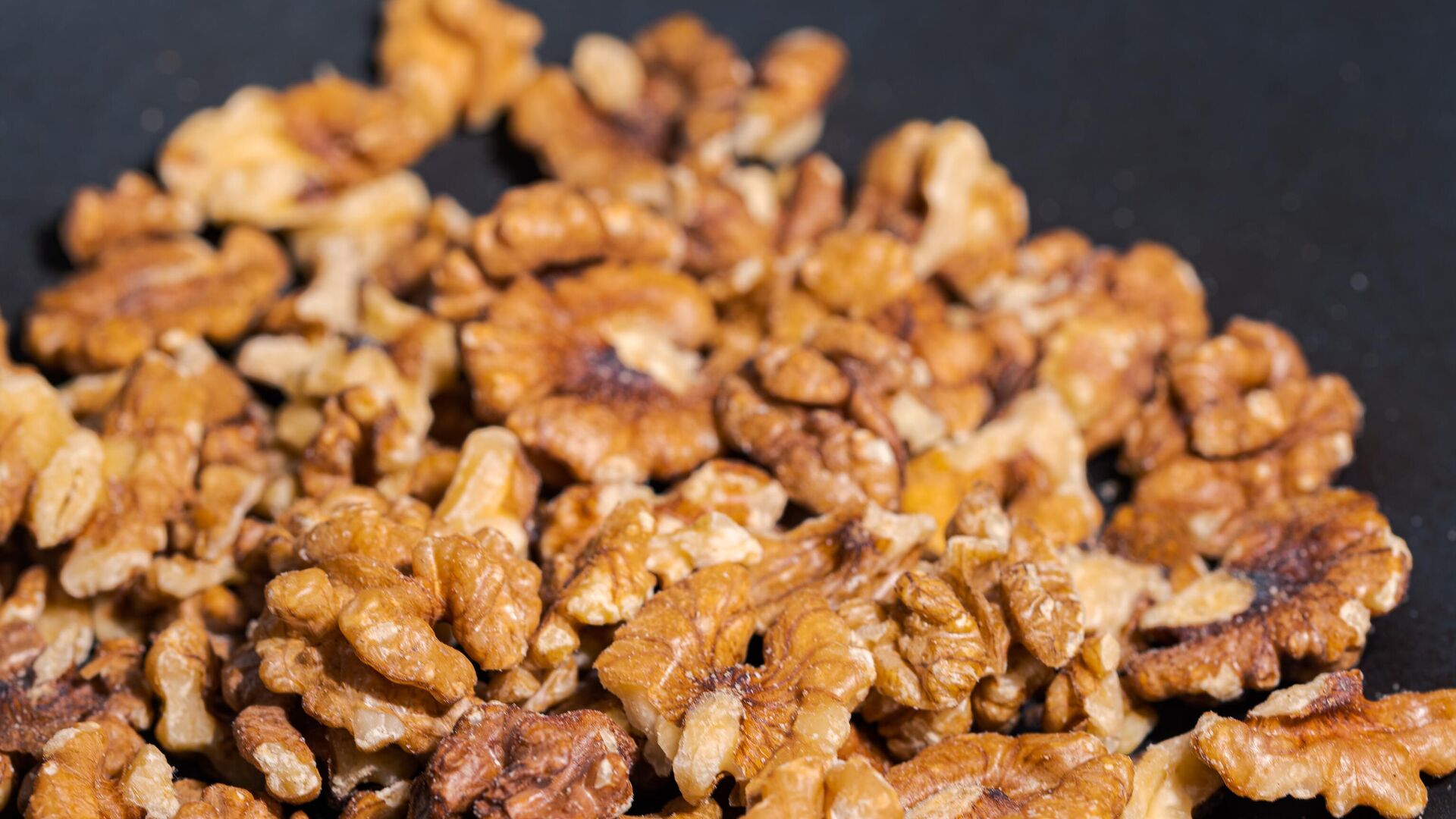 Врач Волкова: чрезмерное употребление грецких орехов грозит ожирением