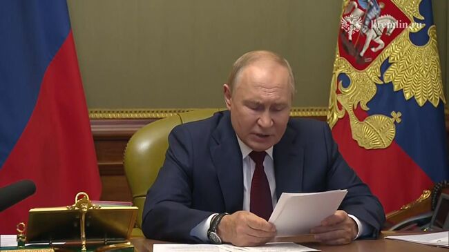 Путин об увеличении штатной численности российских войск в новых военных округах